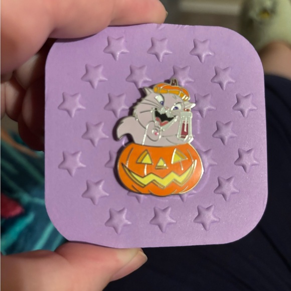 Disney Pumpkin Pals Yzma pin - Picture 1 of 3